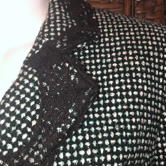 Gorgeous one button blazer! - Picture 2 of 3